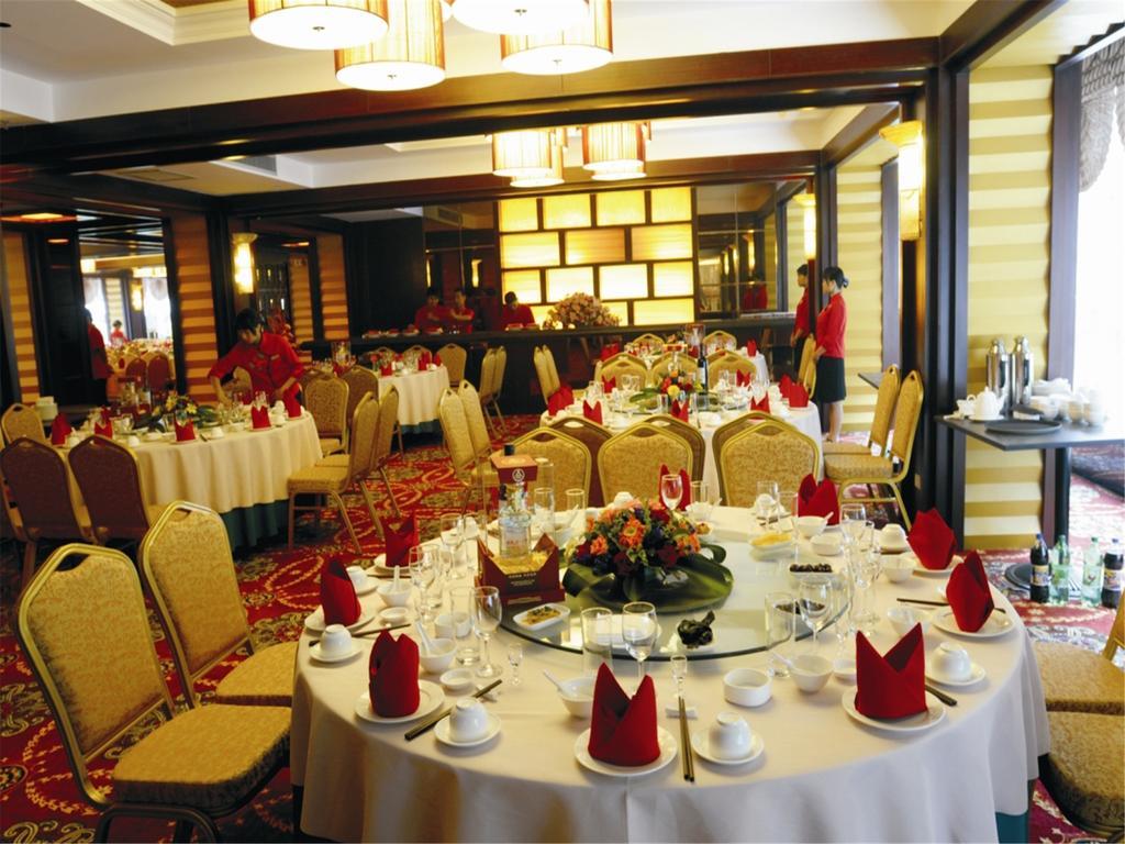 New West Street International Hotel Янгшуо Екстериор снимка