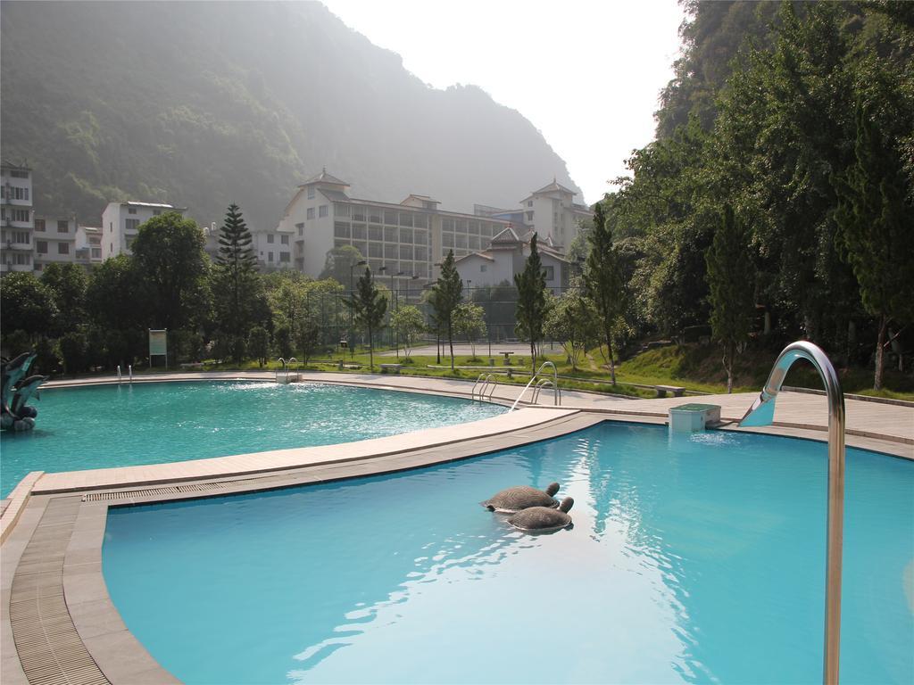 New West Street International Hotel Янгшуо Екстериор снимка
