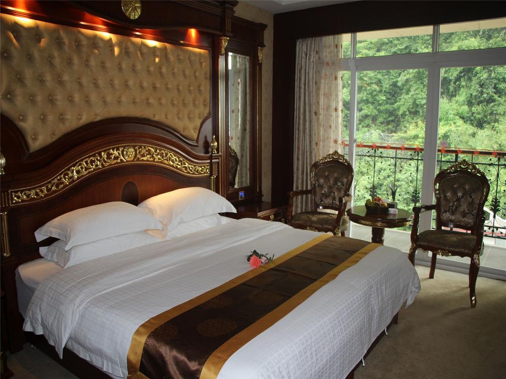 New West Street International Hotel Янгшуо Екстериор снимка