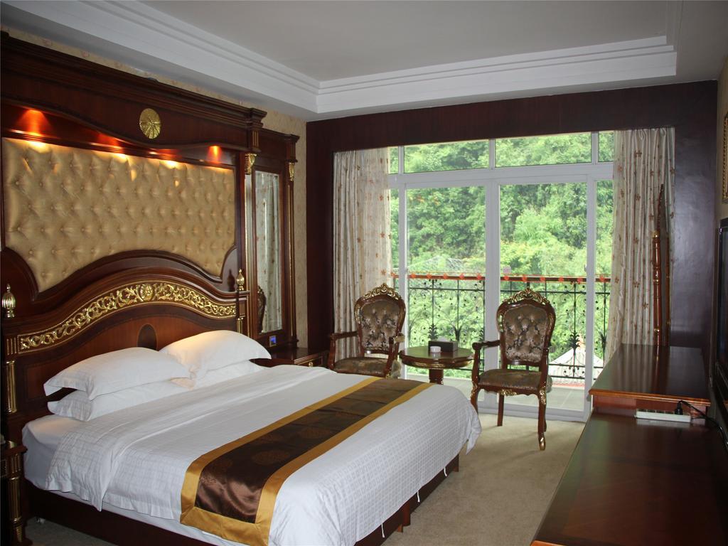 New West Street International Hotel Янгшуо Екстериор снимка
