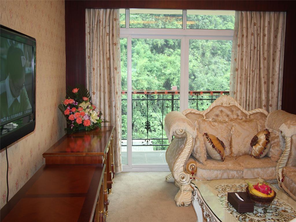 New West Street International Hotel Янгшуо Екстериор снимка