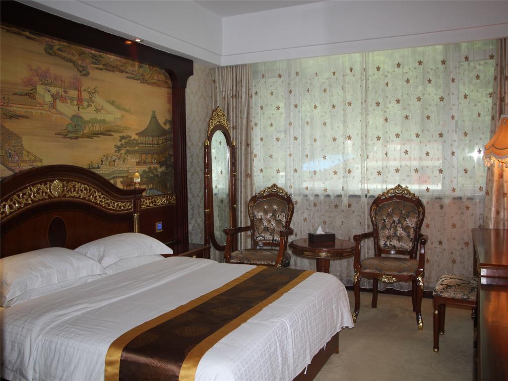 New West Street International Hotel Янгшуо Екстериор снимка
