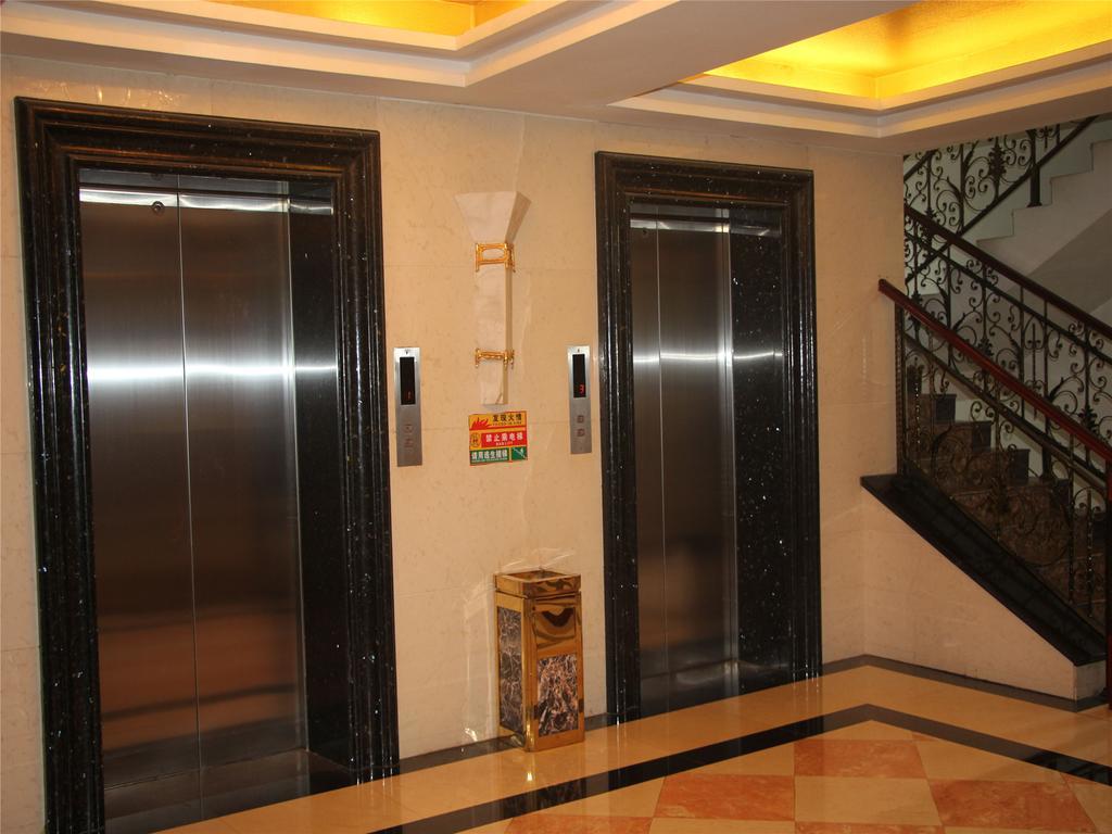 New West Street International Hotel Янгшуо Екстериор снимка