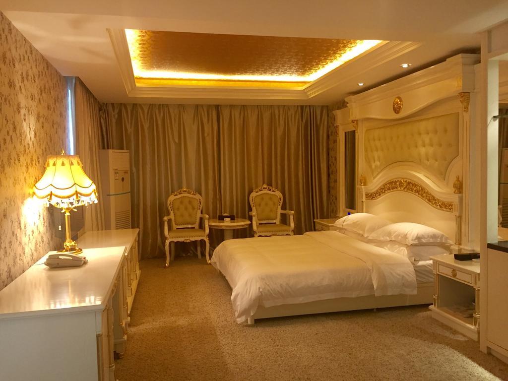 New West Street International Hotel Янгшуо Екстериор снимка
