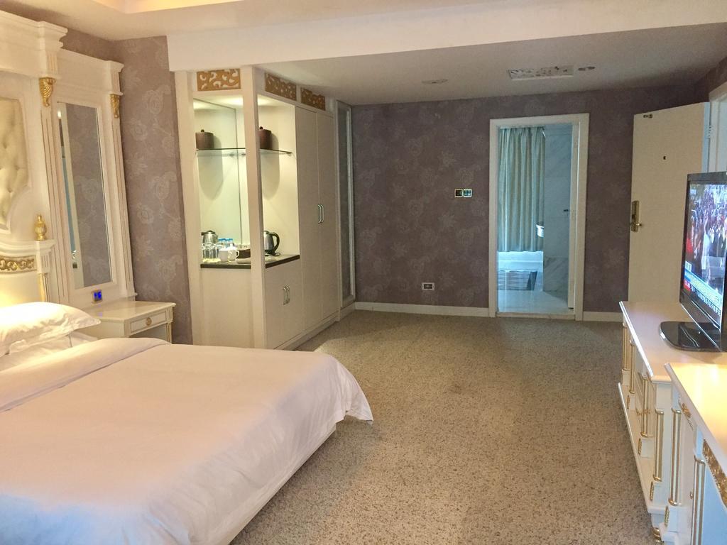 New West Street International Hotel Янгшуо Екстериор снимка