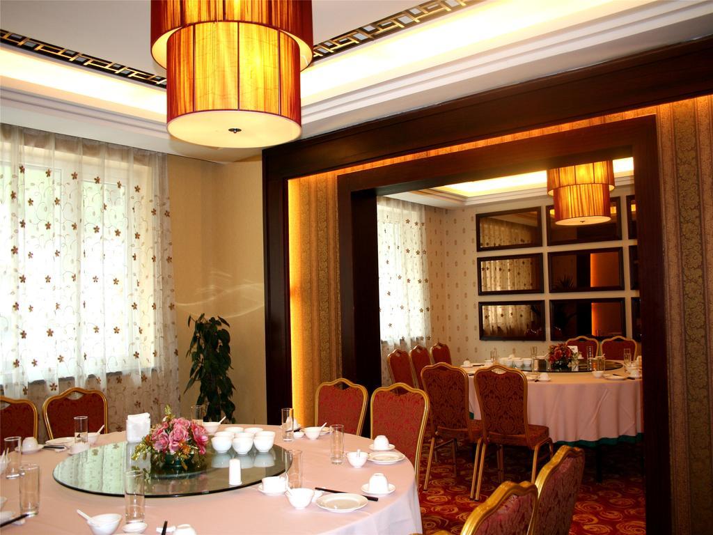 New West Street International Hotel Янгшуо Екстериор снимка