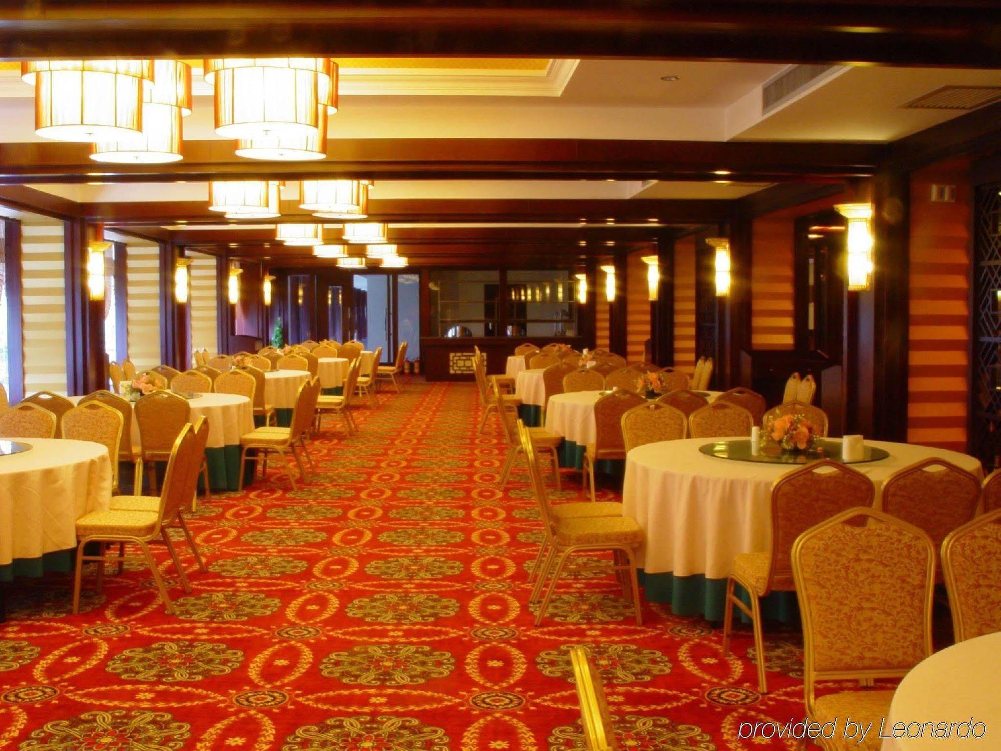 New West Street International Hotel Янгшуо Ресторант снимка
