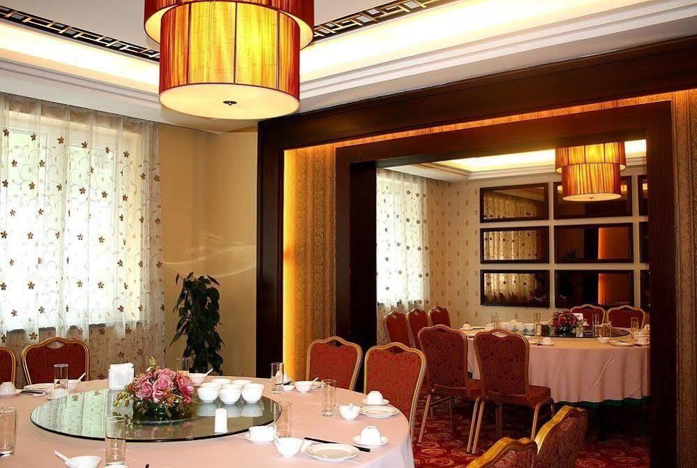 New West Street International Hotel Янгшуо Екстериор снимка