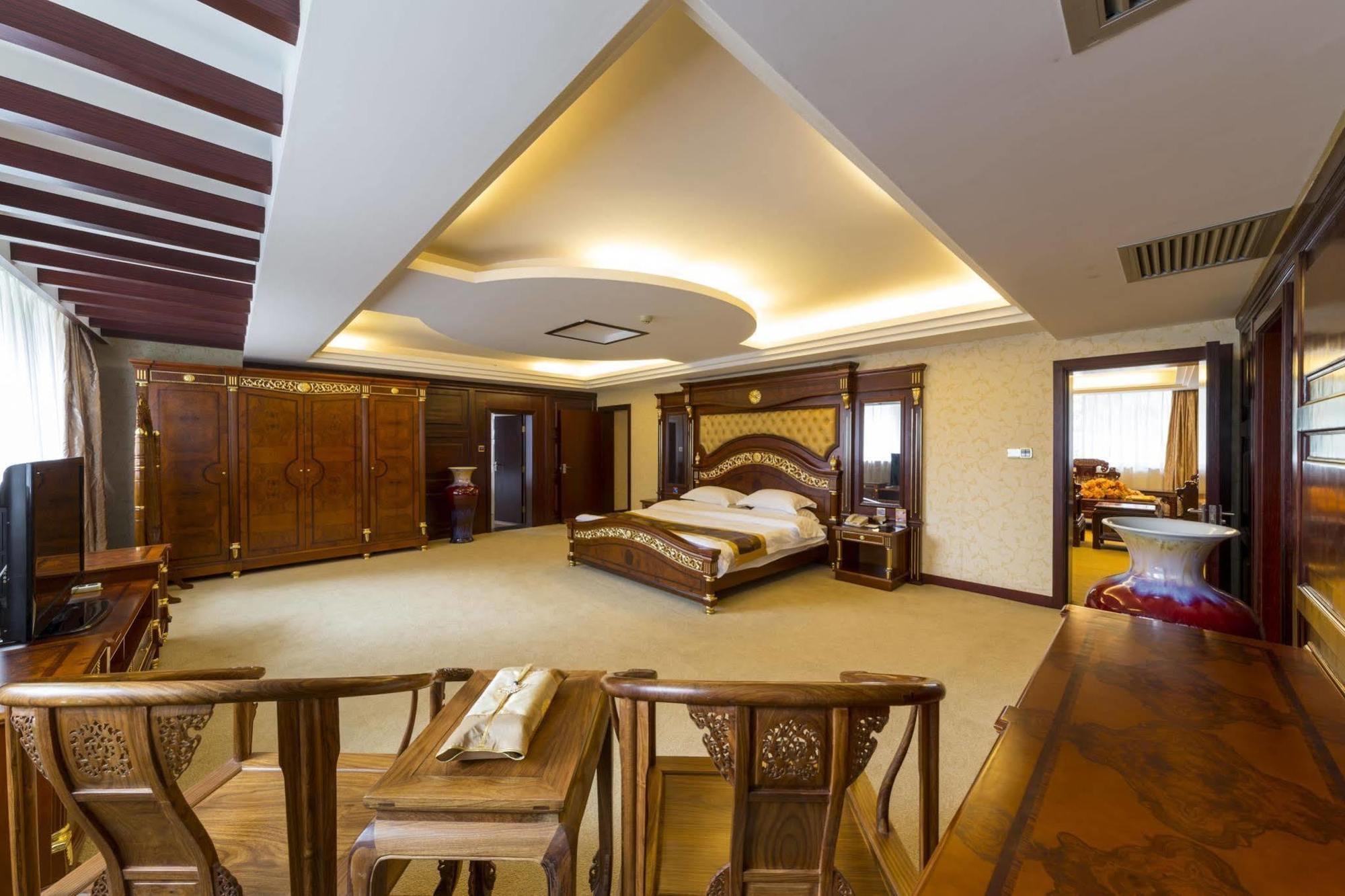 New West Street International Hotel Янгшуо Екстериор снимка